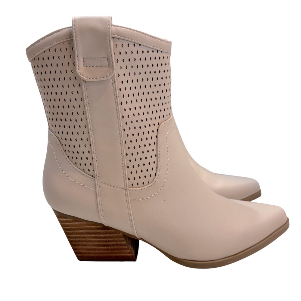 Dolce Vita Kirby Cream Heeled‎ Cowgirl Boots